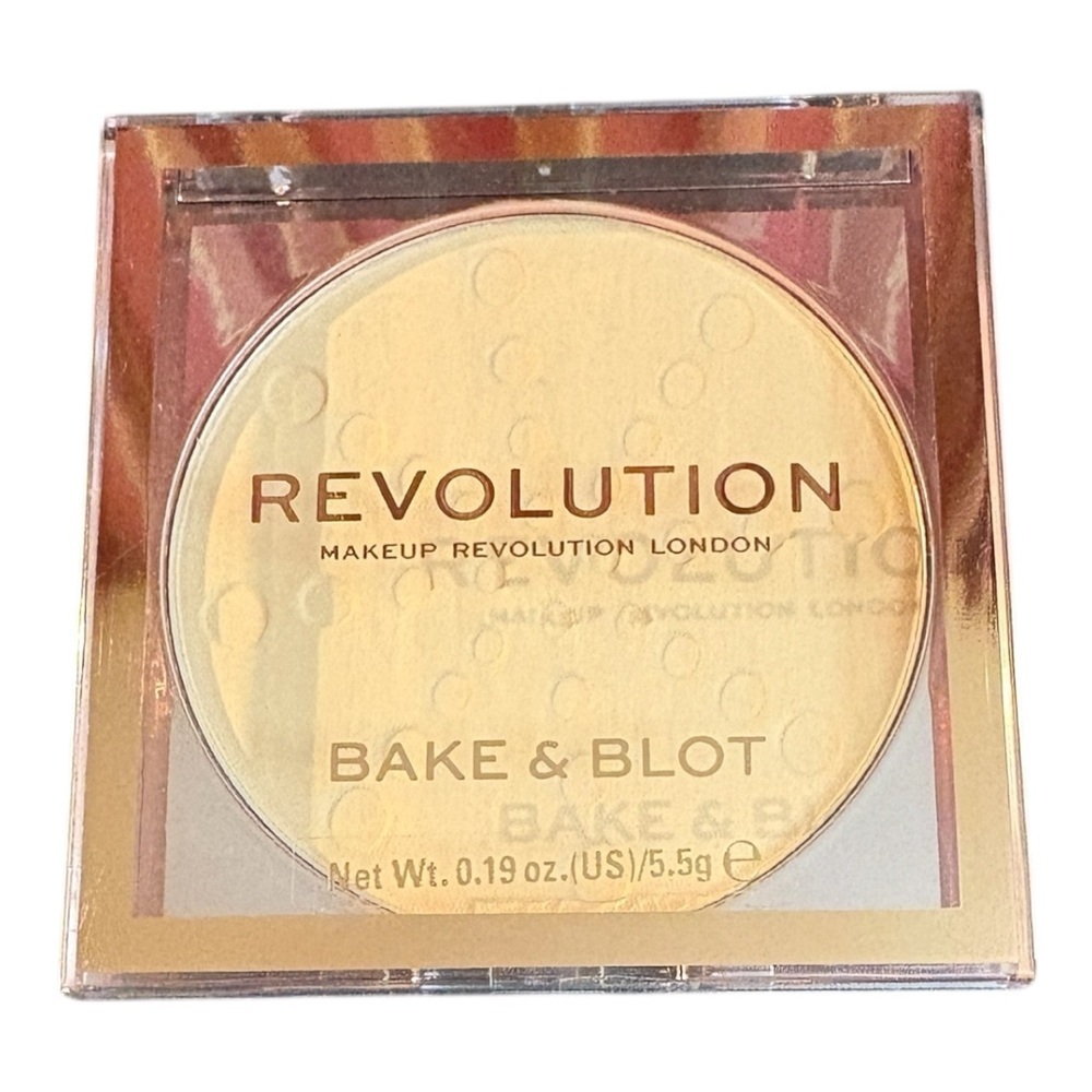Makeup Revolution Bake & Blot Powder in Banana NEW